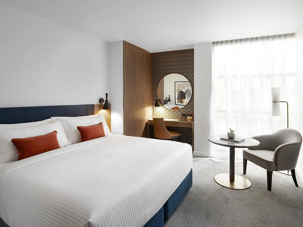 CrownePlazaSydDH-RoomKingStandard-1024x768